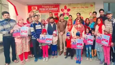 डाकघर सुकन्या समृद्धि खाता योजनाओं की पासबुक का एसपी ने किया वितरण