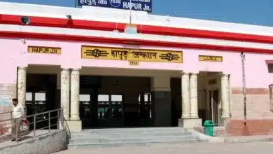हापुड़ रेलवे स्टेशन पर फुट ओवर ब्रिज का इस्तेमाल हुआ शुरू