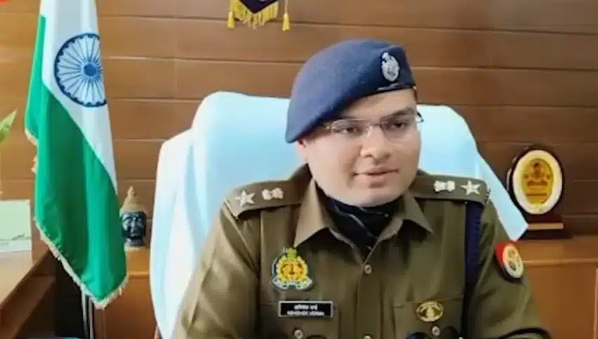 वाहनों से अवैध वसूली करते पुलिसकर्मियों का वीड़ियों वायल, एसपी ने चार पुलिसकर्मियों को किया संस्पेंड