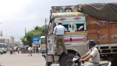 पाबंदियों के बावजूद भी नहीं रूक रही हाईवे पर अवैध वसूली
