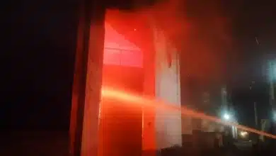 संदिग्ध परिस्थितियों में टेंट गोदाम में लगी भीषण आग, करोड़ों के नुकसान की आंशका, बाइकें व ट्रक जलकर हुए खाक
