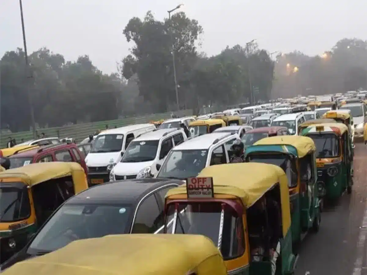 बिना फिटनेस सड़कों पर दौड़ रहे वाहनों पर विभाग ने की कार्यवाही शुरू