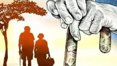 1 साल से वेतन न मिलने के कारण वृद्धाश्रम के रसोइयों ने की हड़ताल