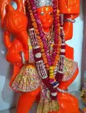 गांव उबारपुर में शोभायात्रा के बाद मंदिर में स्थापित हुई हनुमान जी की प्रतिमा