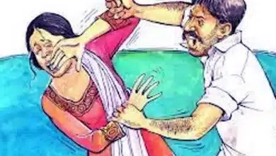 पति ने साथियों संग मिलकर की पत्नी की पिटाई