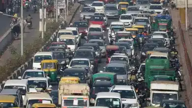 दिल्ली-गढ़ रोड पर रोजाना लगने वाले जाम से वाहन चालक हो रहे परेशान