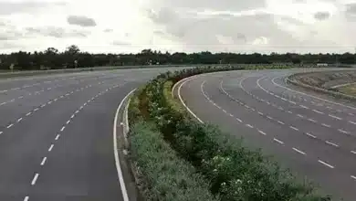 गंगा एक्सप्रेसवे के निर्माण में आई तेजी, काली सड़क का निर्माण 18 किलोमीटर तक हुआ पूरा