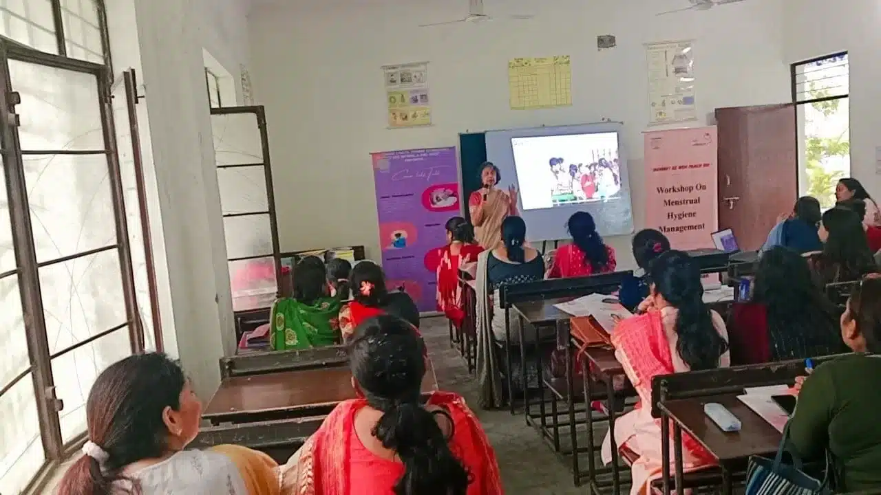 महावारी स्वच्छता प्रबन्धन परियोजना के तहत जिले में शिक्षिकाओं को प्रशिक्षित देकर छात्राओं को एक साथ जागरूक पूनम परिहार, प्रशिक्षण कार्यशाला आयोजित