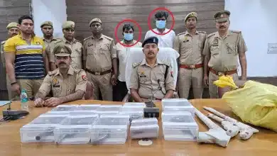 चुनाव के दौरान पुलिस ने तंमचे की फैक्टरी का किया भंडाफोड़, दो तस्कर गिरफ्तार, भारी मात्रा में हथियार बरामद