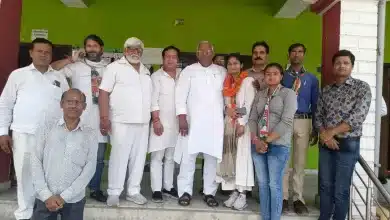 पूर्व कांग्रेस विधायक गजराज सिंह ने कांग्रेस प्रत्याशी मानवी सिंह को दिया आर्शीवाद