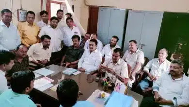 जीएसटी की छापेमारी विरोध में व्यापारियों ने किया घेराव, वित्त मंत्री को संबोधित ज्ञापन डिप्टी कमिश्नर को सौंपा