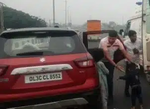 नेशनल हाईवें-9 पर तेज रफ्तार कार डिवाइडर से टकराई, एक महिला सहित तीन बच्चें घायल
