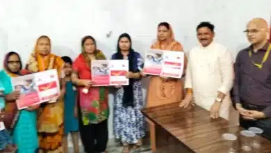 केन्द्रीय संचार राज्य मंत्री ने उप डाकघर का निरीक्षण किया, सुकन्या समृद्धि डाकघर खाताधारक बेटियों में पासबुक की वितरित