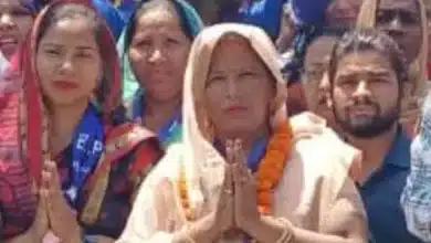 बसपा प्रत्याशी पुष्पा देवी बनी हापुड़ नगर पालिका अध्यक्ष, बसपाइयों में खुशी का माहौल