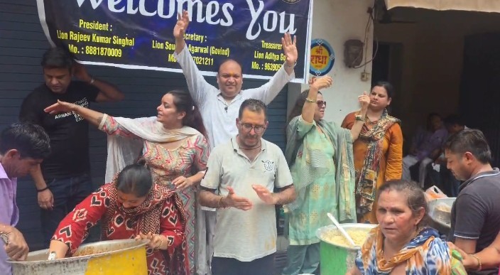 भगवान श्री जगन्नाथ की भव्य शोभायात्रा में उमड़ा आस्था का सैलाब, लायंस क्लब हापुड़ ने किया भव्य प्रसादी वितरण